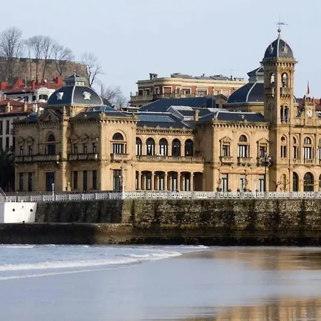 New Gorgeous - Beachfront - 3 Bd * San Sebastián