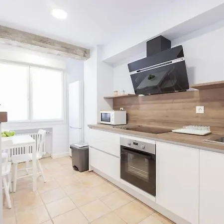 New Gorgeous - Beachfront - 3 Bd Apartment