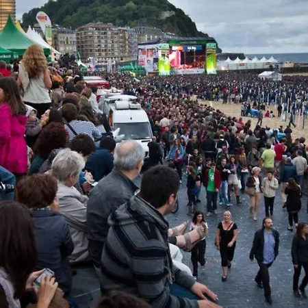 New Gorgeous - Beachfront - 3 Bd * San Sebastián